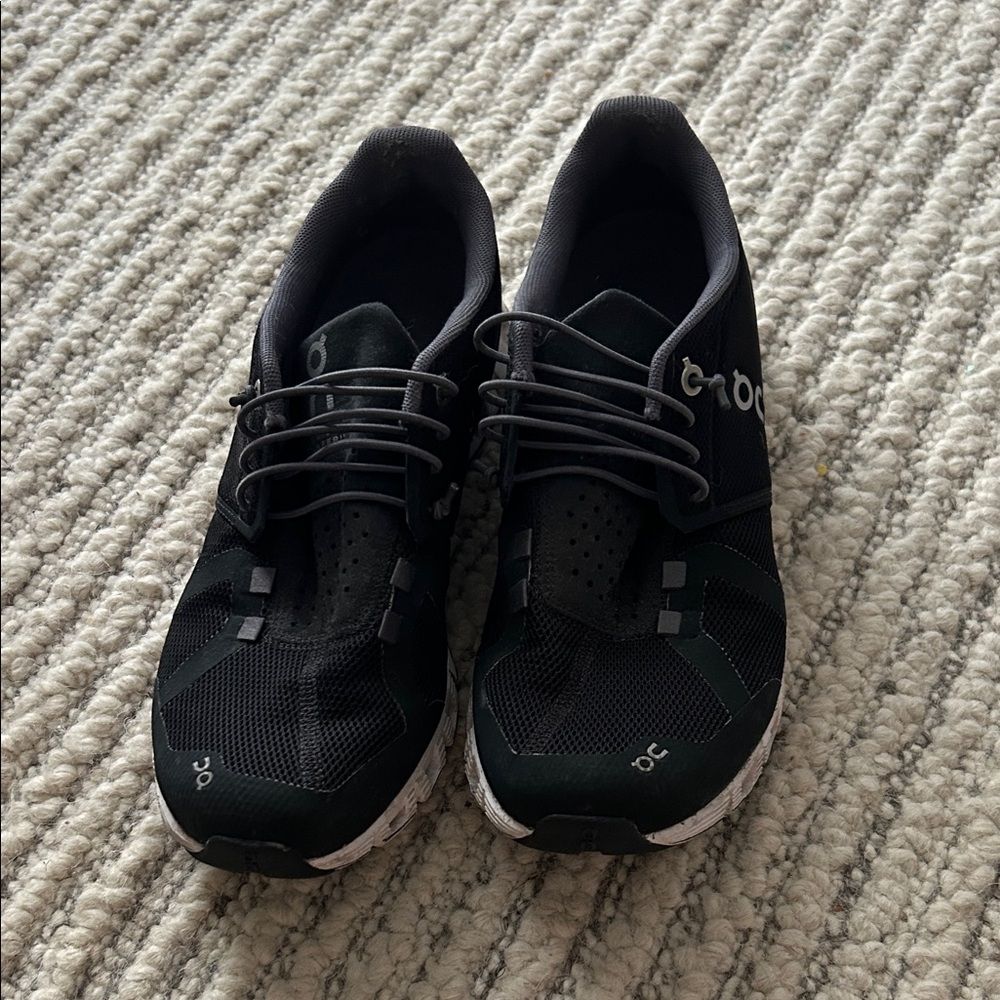 On Running Black Athletic Shoes women’s